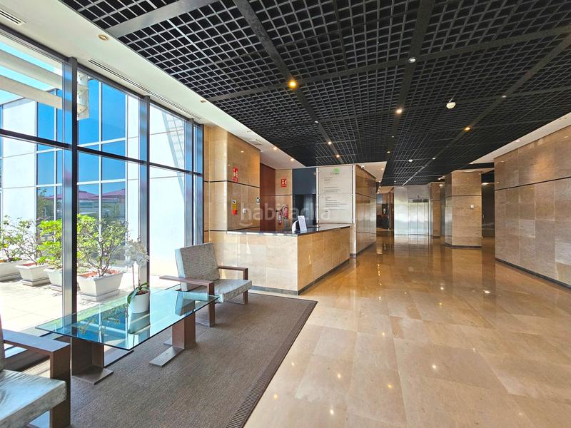 Foto d132c9da-86fb-4bd4-82af-9b380542e79f. Lloguer oficina amb calefacció a Zona Industrial Prat de Llobregat (El)