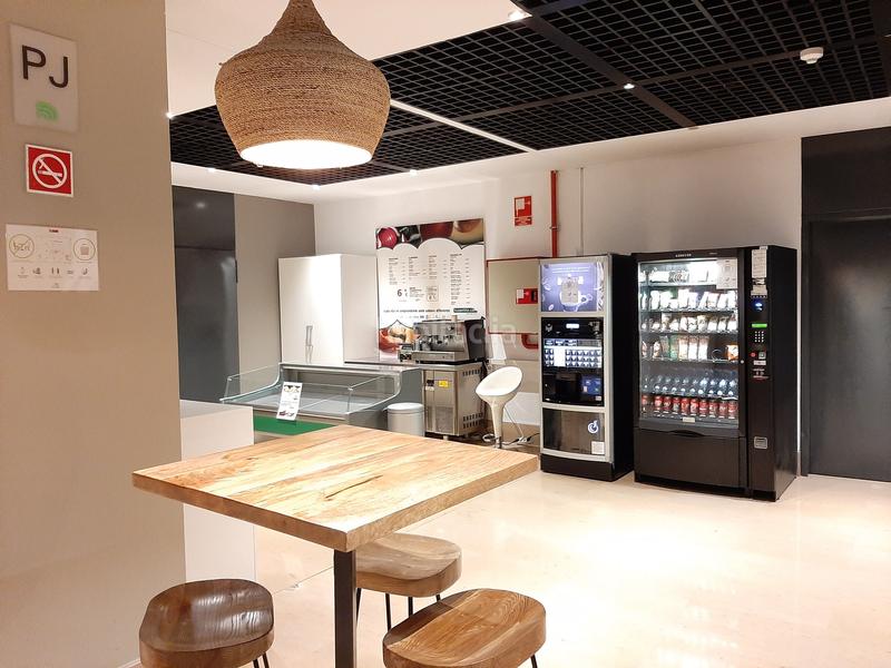 Foto e28f8190-4a27-44ec-bd30-64636931a7a8. Lloguer oficina amb calefacció a Zona Industrial Prat de Llobregat (El)