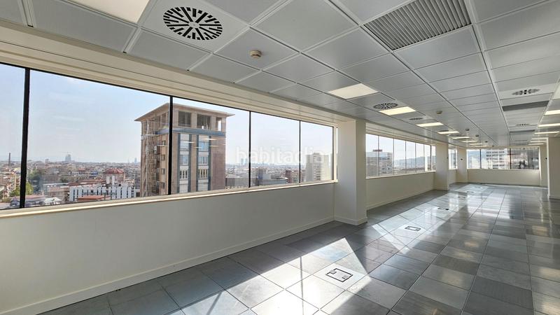 Foto 2cf03451-db0b-4f68-a64d-229b156884a3. Rent office space with heating parking in Sants Barcelona