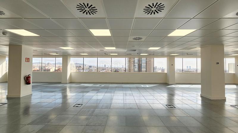 Foto 71f317c3-bbdb-46dd-95c9-74d3540d0447. Rent office space with heating parking in Sants Barcelona