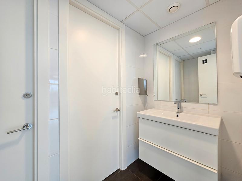 Foto 810c53cc-2ced-4918-9825-87d847a1ded9. Rent office space with heating parking in Sants Barcelona