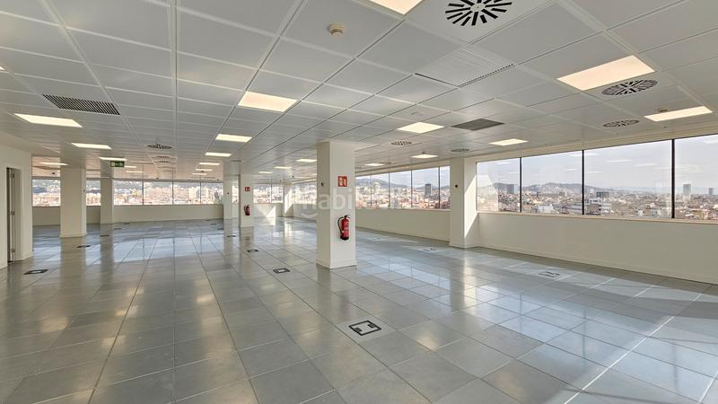 Foto c5cac4c3-963a-4223-ab4b-c702dccec6bc. Rent office space with heating parking in Sants Barcelona