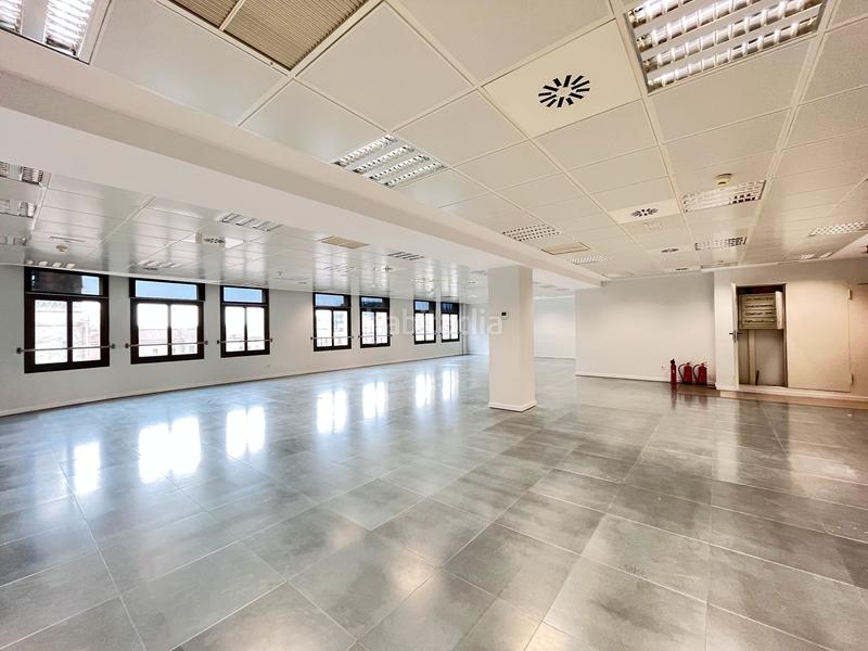 Foto 4bc69202-b7a5-40b8-87ad-dbd44bcf3f1b. Rent office space with heating in Gòtic Barcelona