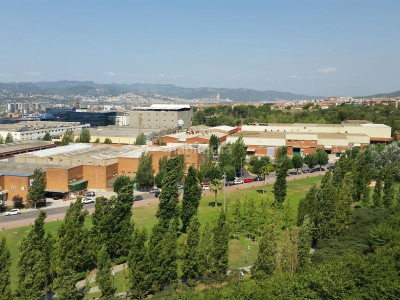 Foto f0a20772-0d60-4d39-bde9-e999f1e7ea16. Lloguer oficina amb calefacció a Sant Joan-TV3 Sant Joan Despí