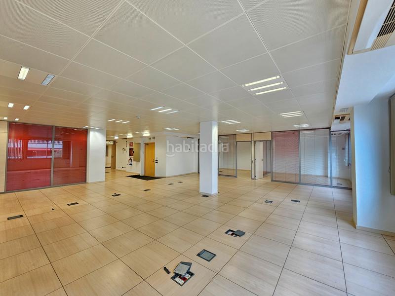 Foto 724287cf-e0a8-4cba-8a99-fdbcda617de8. Miete büro mit heizung in Sagrada Família Barcelona