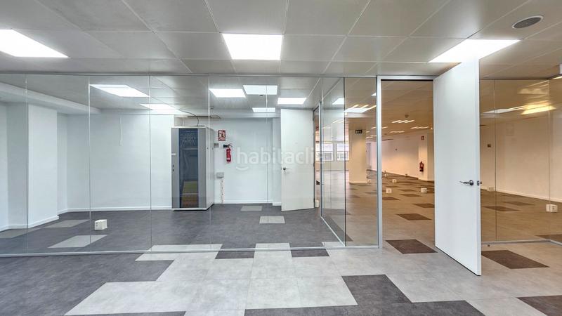 Foto 6b300345-fc0f-4de0-b87b-0ecaadbc4380. Miete büro mit parking in Sagrada Família Barcelona