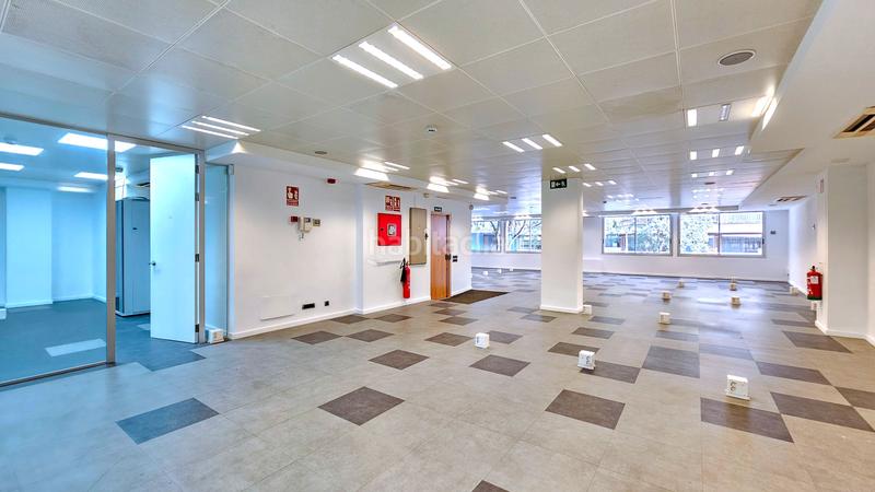 Foto 7c5d4778-67e0-4ce5-8a30-3824cef5feba. Rent office space with parking in Sagrada Família Barcelona