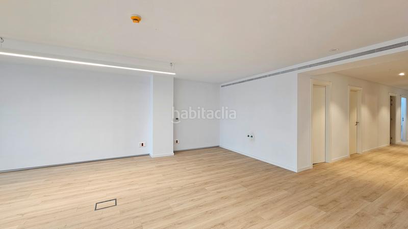 Foto e496a8f5-a28d-4916-a033-948e0abf7460. Alquiler oficina  impecable completamente renovada en Barcelona