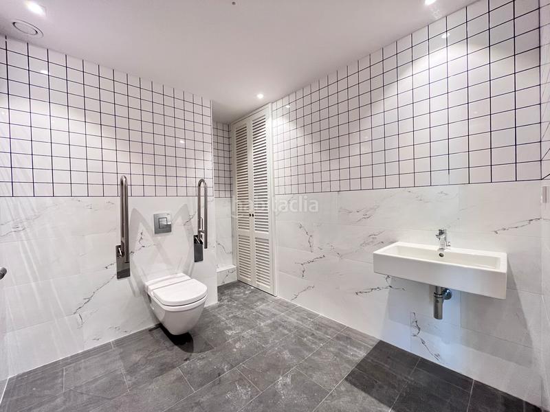 Foto fc247938-1cc2-44ef-89fe-3ef99f603c1a. Alquiler oficina  impecable completamente renovada en Barcelona