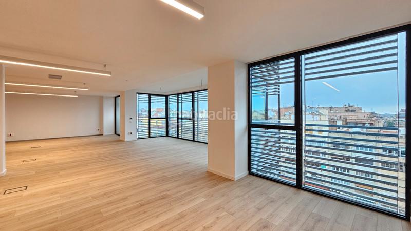 Foto fc3fa971-4442-4e00-b774-66e2c2f42408. Alquiler oficina  impecable completamente renovada en Barcelona