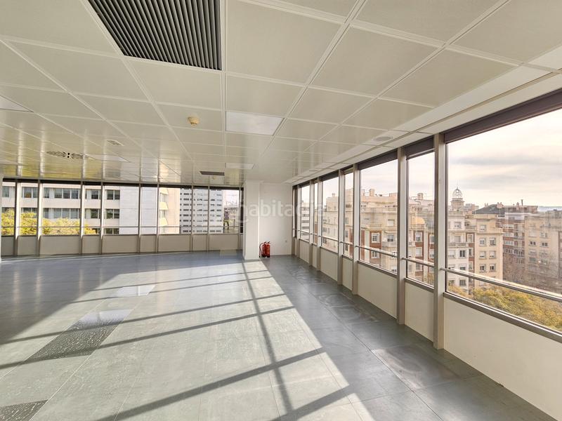 Foto 759e4900-d4ed-4322-8ca4-2c8788de4882. Rent office space with parking in Barri de les Corts Barcelona