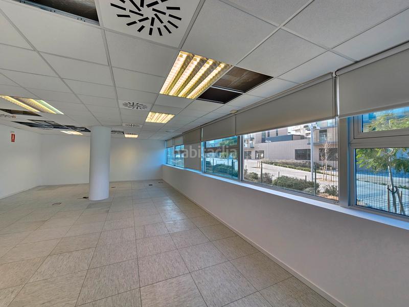 Foto 569a62fb-a122-48cc-a197-1ce77a7ac6fd. Miete büro mit parking in Les Planes Sant Joan Despí