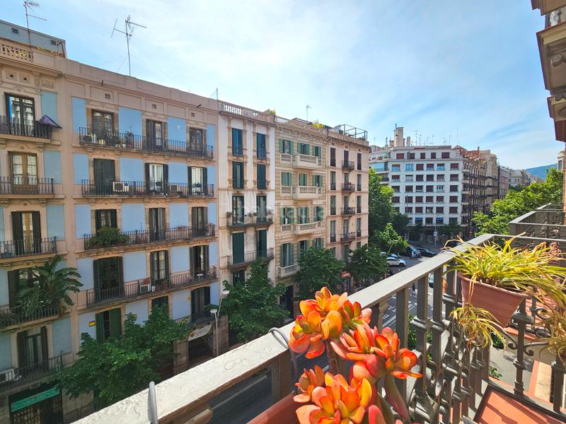 Foto a8ee9fcb-b5b6-432a-a55b-23ee839795b2. Lloguer oficina amb aparcament a Dreta de l´Eixample Barcelona