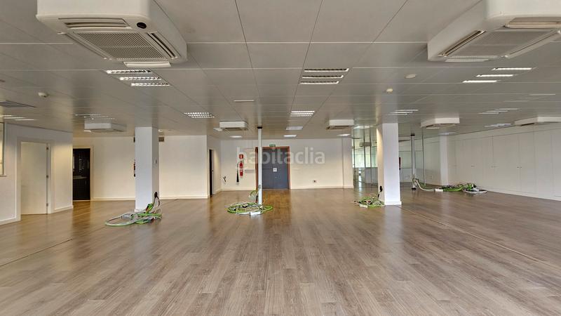 Foto 2b1d9603-405f-4554-aace-3378160a19e6. Rent office space with parking in Dreta de l´Eixample Barcelona