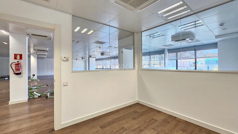 Foto b793ecf6-5679-464d-a135-906c1642212f. Rent office space with parking in Dreta de l´Eixample Barcelona
