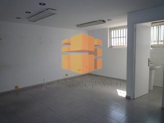 Fabrikhalle in Carrer Penedès