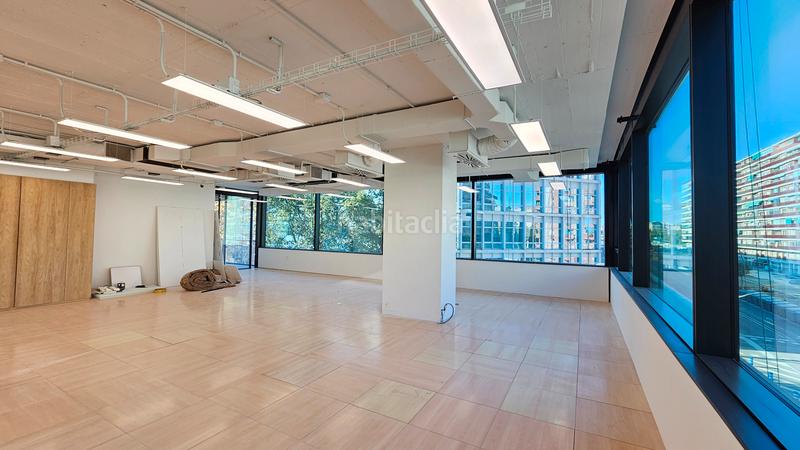 Foto 8df68a93-8f65-4590-9464-4aa882155053. Rent office space with heating parking in Provençals del Poblenou Barcelona