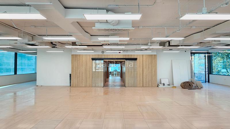 Foto d3034360-f9b2-4b26-9bb1-bc9abb2cdee3. Rent office space with heating parking in Provençals del Poblenou Barcelona
