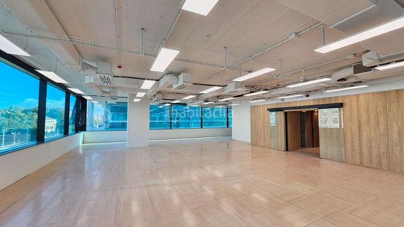 Foto 354110c4-2719-41d9-a466-207e0f7fec0c. Lloguer oficina amb calefacció aparcament a Provençals del Poblenou Barcelona