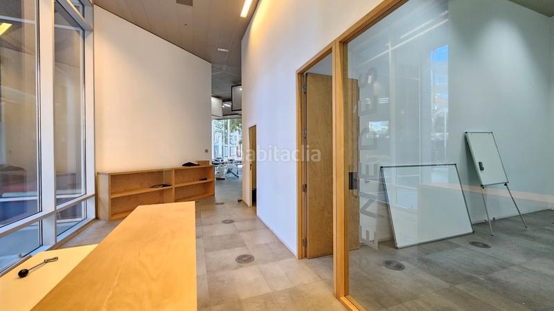 Foto 249a165b-492f-48b8-aac2-f44335976e37. Lloguer oficina amb calefacció aparcament a El Parc i la Llacuna del Poblenou Barcelona