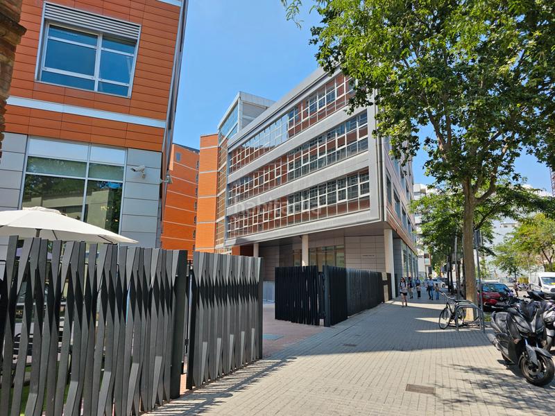 Foto 25364938-ce3c-4d06-bbc2-3b85ff09b17f. Lloguer oficina amb calefacció aparcament a El Parc i la Llacuna del Poblenou Barcelona