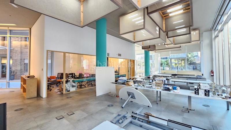 Foto 904bf150-7440-46f8-ac0f-b14d72c96688. Lloguer oficina amb calefacció aparcament a El Parc i la Llacuna del Poblenou Barcelona