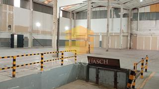 Fabrikhalle in Carrer Enric Prat de la Riba 11