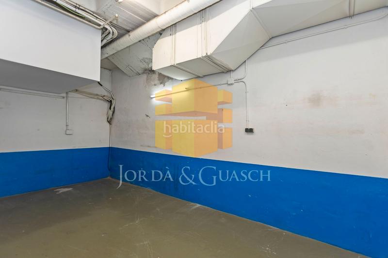 Foto 27f73f04-5d3e-4646-bc61-52005176f4b2. Local comercial a avinguda de madrid 150 a Sants Barcelona