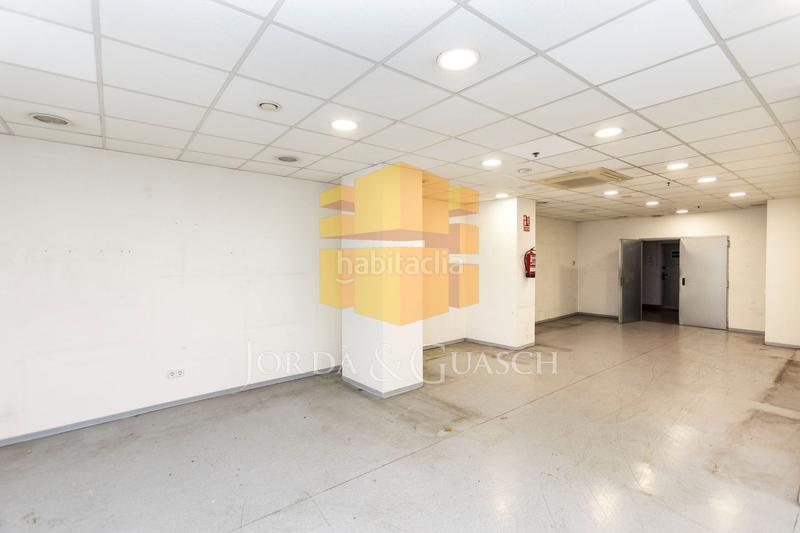 Foto 3087442b-3377-4604-8d9e-62beb9cb96e2. Local comercial a avinguda de madrid 150 a Sants Barcelona