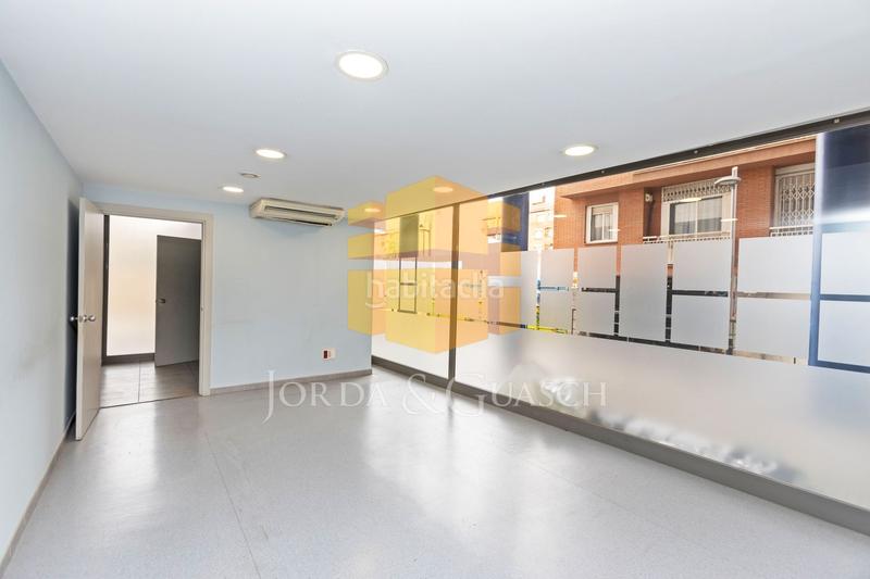 Foto 370a7b8c-6eff-4e7b-b91d-6e6cf332b76a. Local comercial a avinguda de madrid 150 a Sants Barcelona