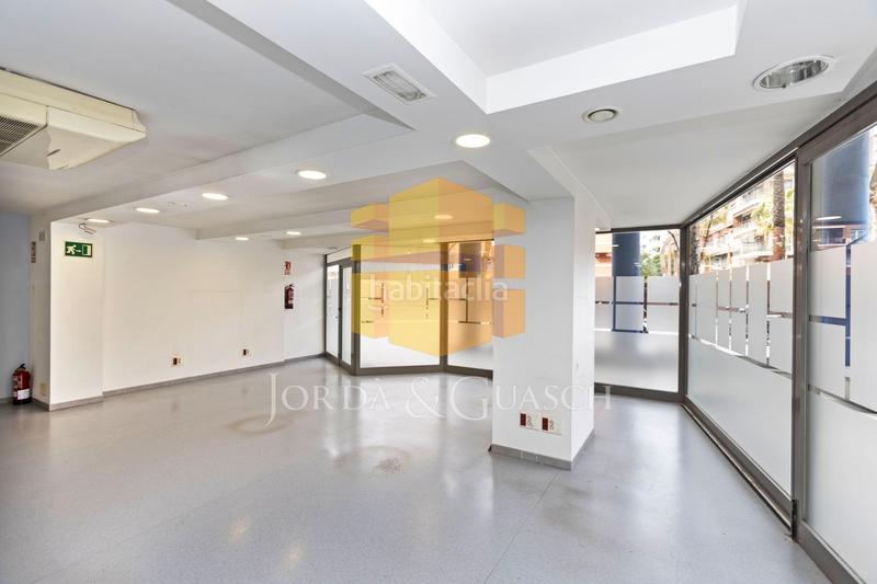 Foto 7cbe4a36-a122-4424-b2a1-10d4f4e95b2e. Local comercial a avinguda de madrid 150 a Sants Barcelona