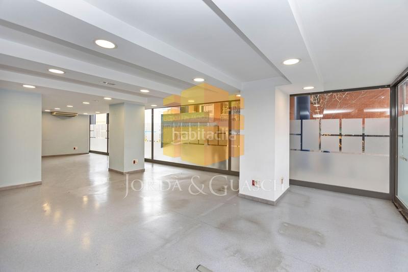 Foto 893c2792-d539-44f7-9b93-ca9879b5bd8f. Local comercial a avinguda de madrid 150 a Sants Barcelona