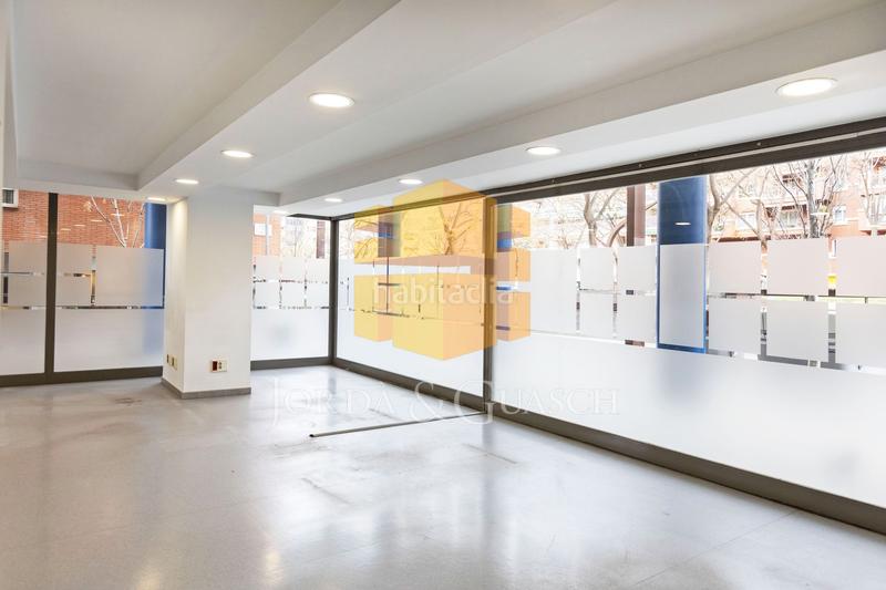 Foto f23fa28b-9fc8-4b4f-b65e-f0bc2a462a19. Local comercial a avinguda de madrid 150 a Sants Barcelona