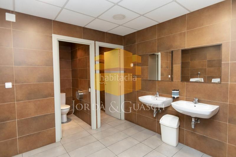 Foto f57ba17c-da4c-458d-96d7-8d2f3c51d9ac. Local comercial a avinguda de madrid 150 a Sants Barcelona