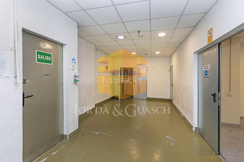 Foto 0fb2b1f3-71b4-43bb-8c14-d4b2e7c35405. Local commercial dans avinguda de madrid 150 dans Sants Barcelona