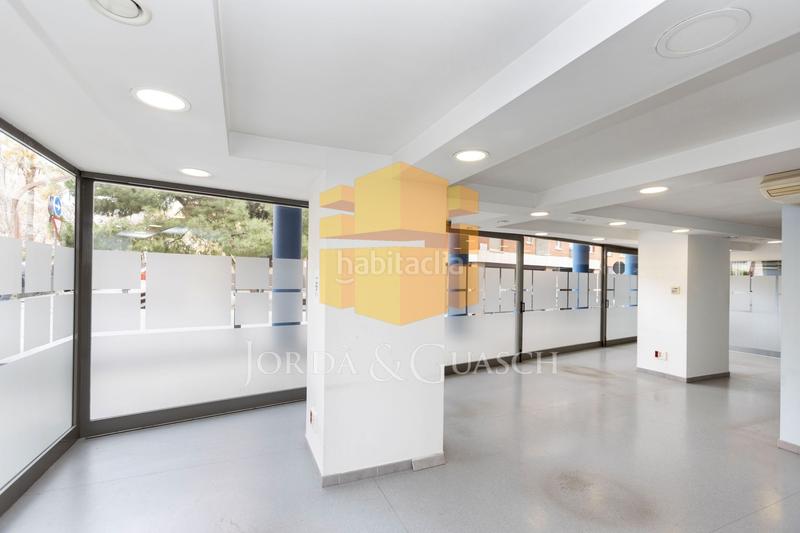 Foto 54a49843-7c4a-435e-bb3f-cc8f6ed56fad. Local commercial dans avinguda de madrid 150 dans Sants Barcelona