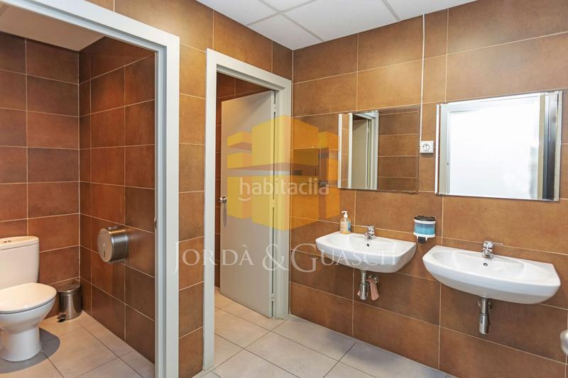 Foto 61b60e23-97ef-4f62-91a1-8bad486f3b97. Local commercial dans avinguda de madrid 150 dans Sants Barcelona