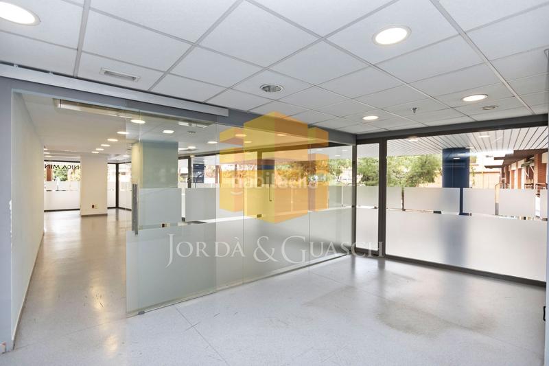 Foto 89c37c66-8c38-43a0-9a56-0a21c559f623. Local commercial dans avinguda de madrid 150 dans Sants Barcelona