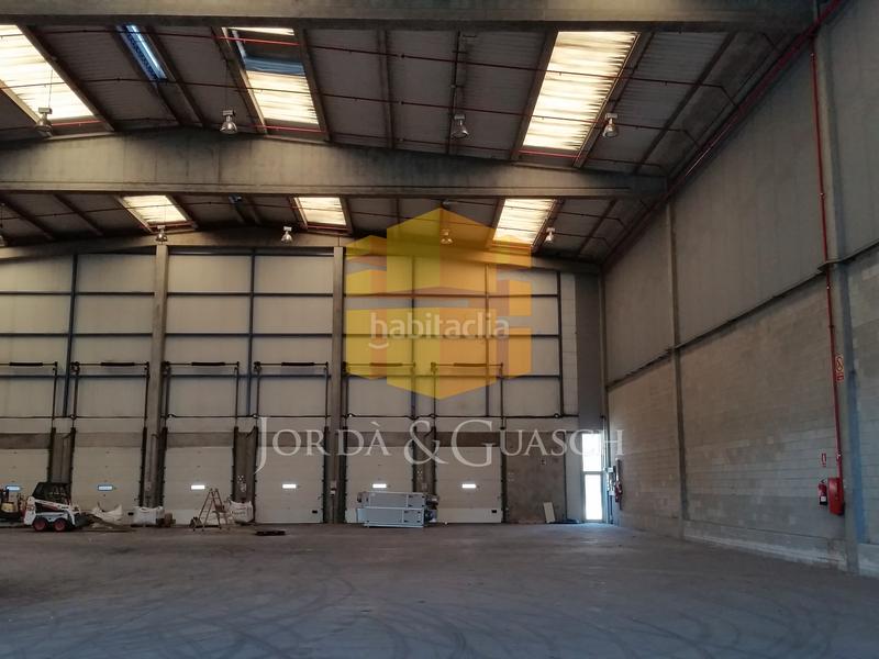 Foto f42e80d2-9b19-4121-9565-45517cf1c883. Rent industrial building in carrer número 29 102 in Barcelona