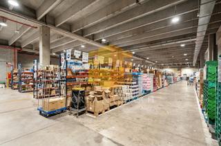 Rent Industrial building in Carrer del mig 89