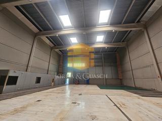 Industrial building in Carrer de les Alberedes 19