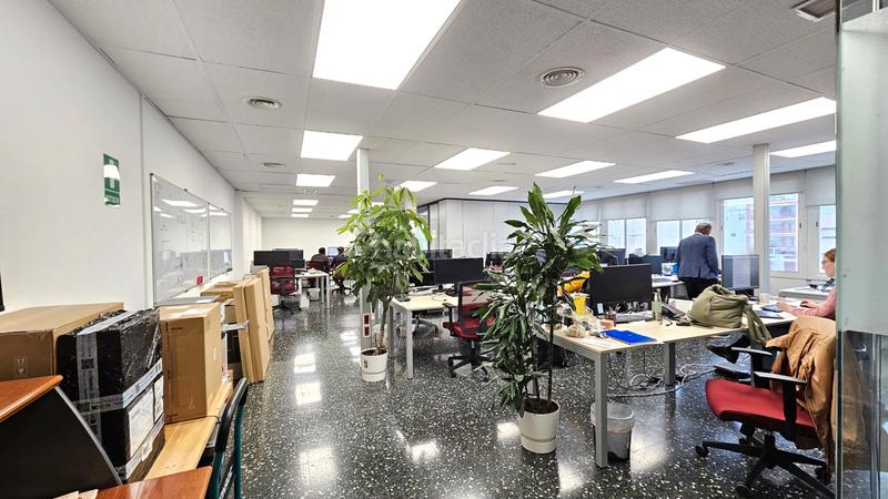 Foto 199256c8-47f2-4519-a3fb-b9b703099447. Rent office space with heating parking in Barri de les Corts Barcelona