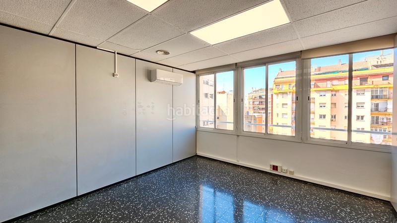 Foto a7fb2fd5-c0b8-4754-b1af-95dc61342469. Rent office space with heating parking in Barri de les Corts Barcelona