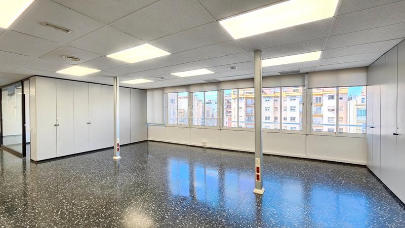 Foto feef8545-ac1b-4cc9-91b7-f88d9cb83fc6. Rent office space with heating parking in Barri de les Corts Barcelona