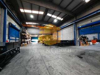 Rent Industrial building in Carrer del mestral 5