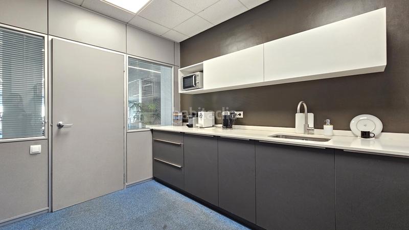 Foto db6ae6a7-764d-4555-aa5b-713aca53ff5b. Lloguer oficina amb calefacció aparcament a Roquetes-Can Magí Sant Cugat del Vallès