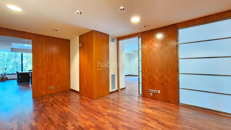 Foto 0270a881-e195-4322-a99f-18831ea3477c. Location bureau avec chauffage parking dans Barri de les Corts Barcelona