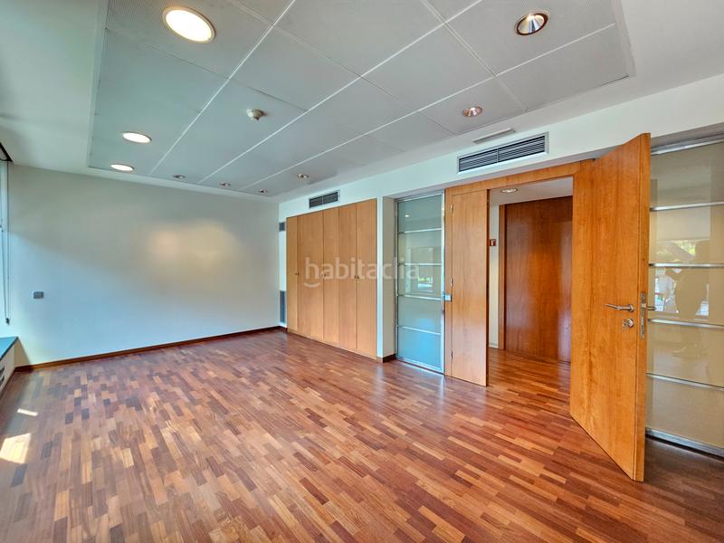 Foto 62aa0e7e-e5d6-4284-b47f-18a69af94807. Location bureau avec chauffage parking dans Barri de les Corts Barcelona