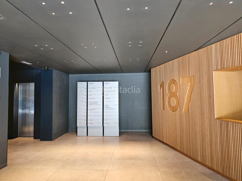 Foto 3bb748b1-e8e2-486b-8cde-deb555b9564b. Lloguer oficina amb calefacció aparcament a Barri de les Corts Barcelona