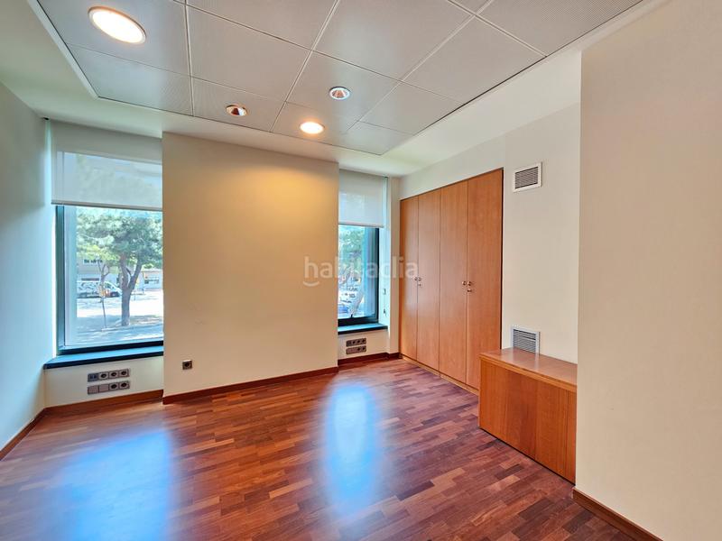 Foto b74939a1-a481-4b48-9159-811b19849c4d. Lloguer oficina amb calefacció aparcament a Barri de les Corts Barcelona